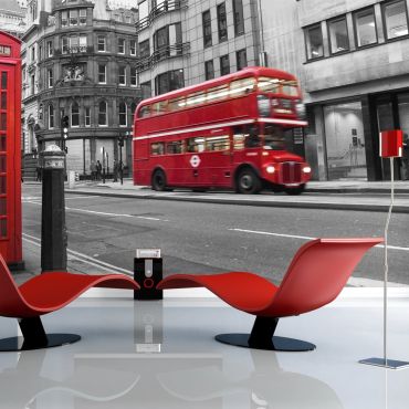 Wallpaper - Red bus and phone box in London